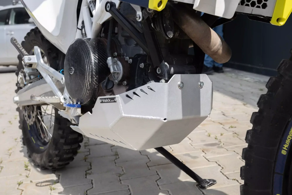 Kryt motoru Husqvarna 701, KTM 690, Gas Gas 700 stříbrný Yakk EXP