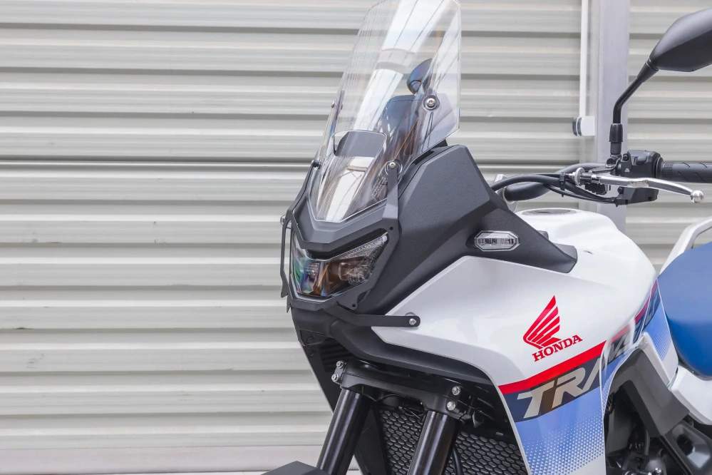 Krycí mřížka předního světlometu odnímatelná Honda XL 750 Transalp, černý, Yakk EXP