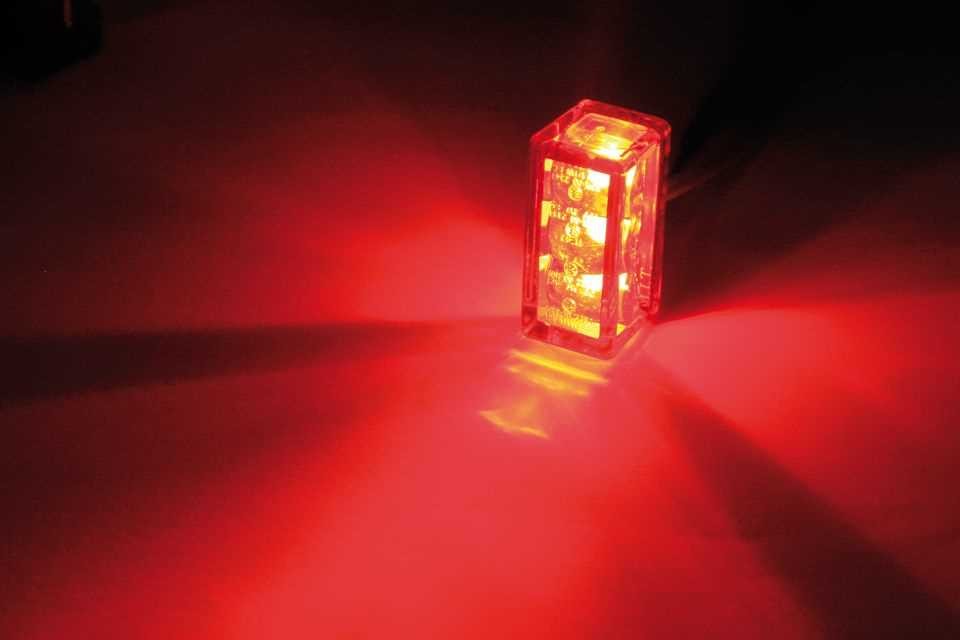 Světlo SHIN-YO "Micro Cube-V" červené, 11x26,5 mm