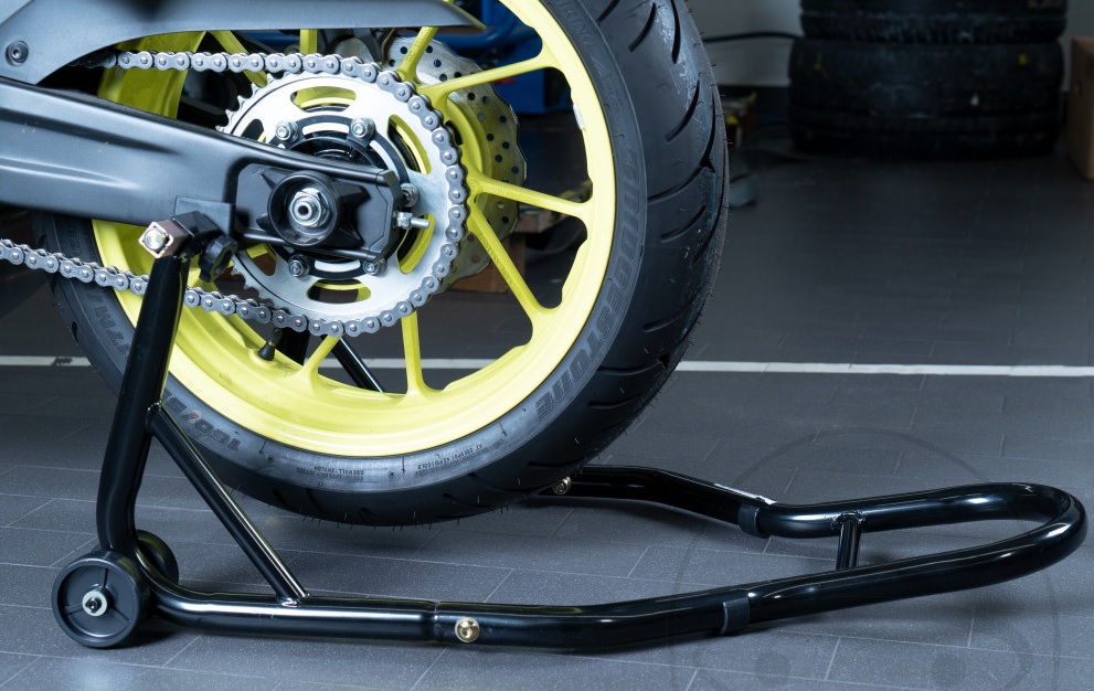 Universální zadní moto stojan s patkami (L adaptéry), MOTION STUFF STS3210