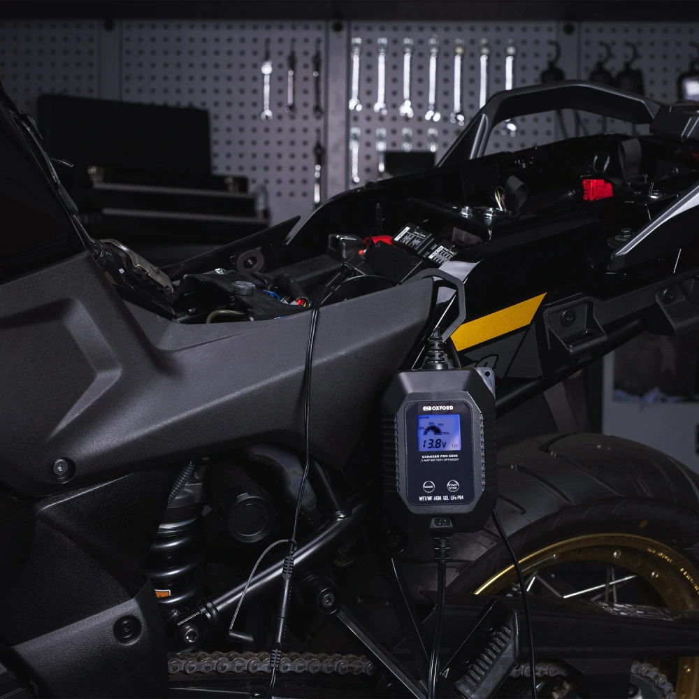 Nabíječka auto/moto baterií OXFORD Oximiser Pro 5000 (5A, 12V, 40-120Ah), olověné/AGM/GEL/Lithiové
