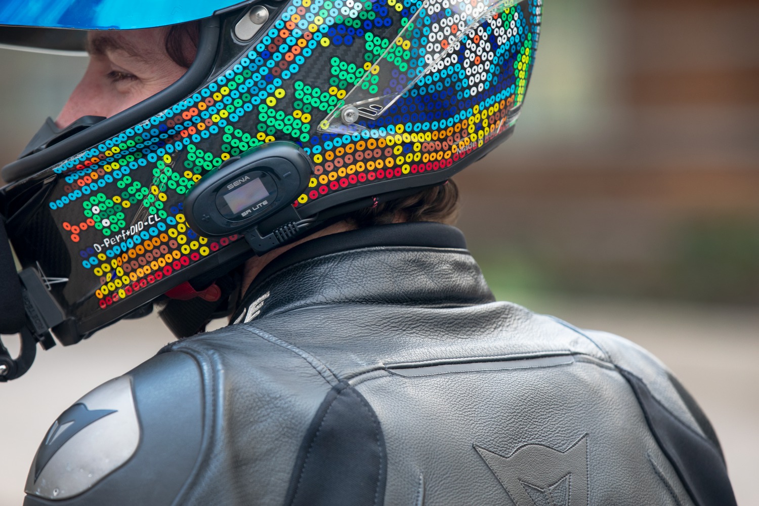 SENA 5R LITE (dosah 0,7 km), Bluetooth interkom do helmy na motorku (sada 2 jednotek)