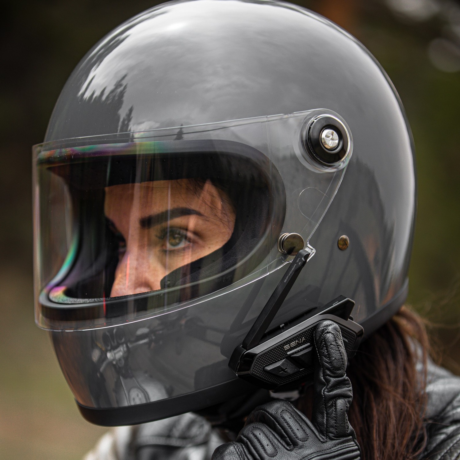 SENA Spider RT1 (dosah 2 km), Mesh interkom do helmy na motorku