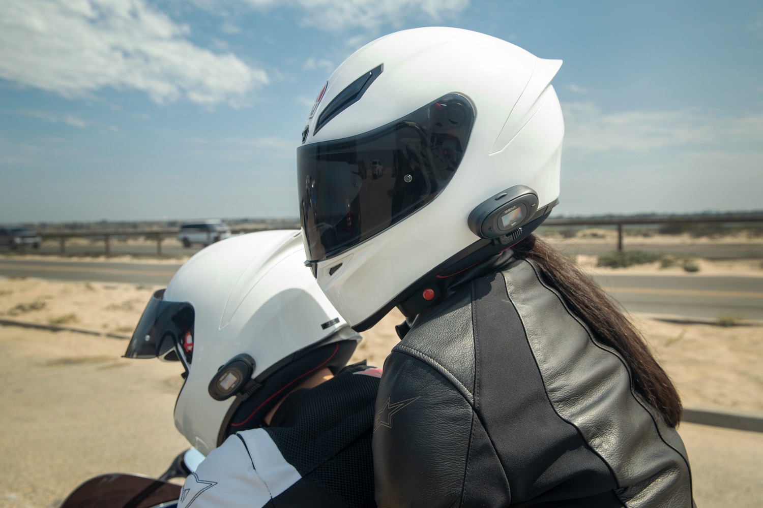 SENA 5R LITE (dosah 0,7 km), Bluetooth interkom do helmy na motorku (sada 2 jednotek)