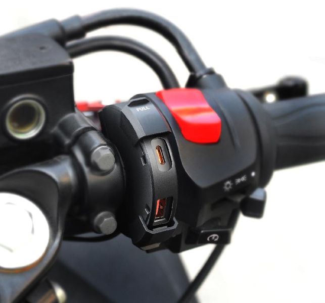 USB moto zásuvka "SLIM" na řidítka, 2x USB zásuvka na motorku 