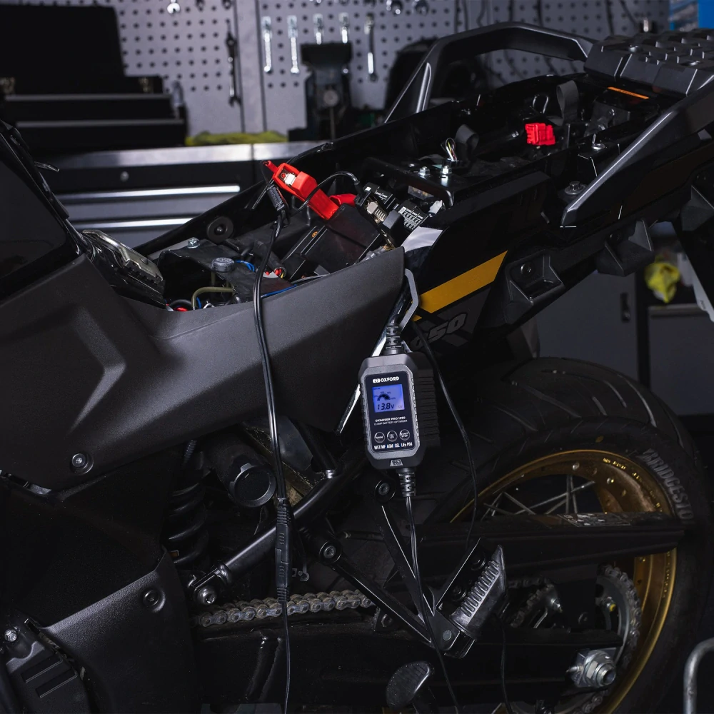 Nabíječka moto baterií OXFORD Oximiser Pro 1250 (1,3A, 6/12V, 3,5-40Ah), olověné/AGM/GEL/Lithiové