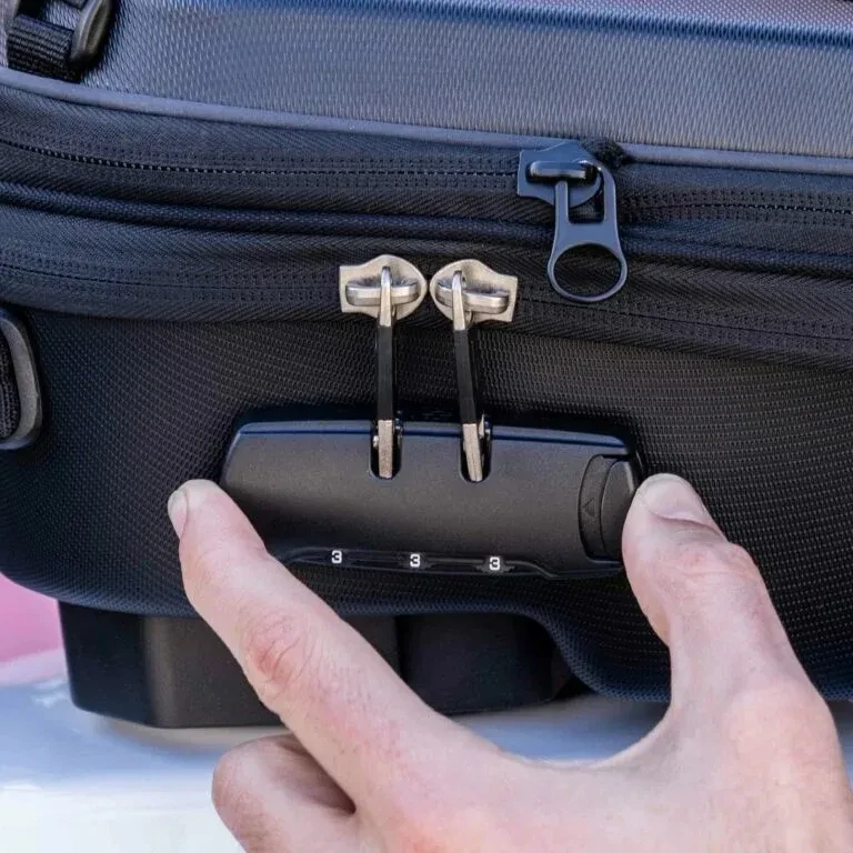 Tankvak SHAD X0SE09CLP E09CL PRO pro CLICK SYSTEM se zámkem a klíčkem + zamykání zipu číselným zámkem (5-8L zvětšovací)
