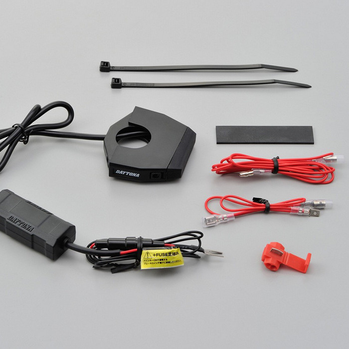 Úzká USB zásuvka na motorku DAYTONA "Slim DUO", 2x USB, objímka na řídítka