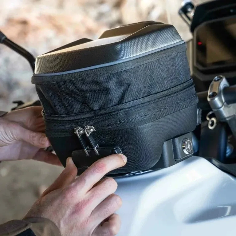 Tankvak SHAD X0SE03CLP E03CL PRO click systém se zámkem a klíčkem + zamykání zipu číselným zámkem (3-4 L zvětšovací)