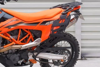 Nosič pro boční brašny KTM 690 19-25 - černý Yakk EXP