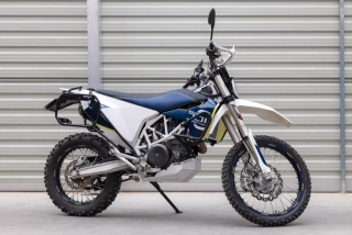 Nosiče bočních kufrů Husqvarna 701 16-24 černý Yakk EXP