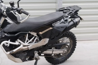 Set nosičů měkkých zavazadel Husqvarna 701, černý, Yakk EXP