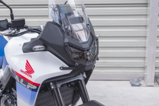 Krycí mřížka předního světlometu odnímatelná Honda XL 750 Transalp, černý, Yakk EXP