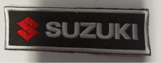 Nášivka Suzuki černo-bílá, 10 x 3 cm
